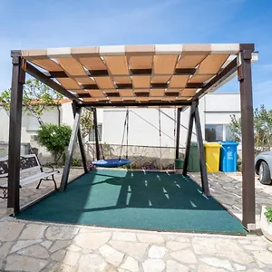 Apartman Pavic, Vir